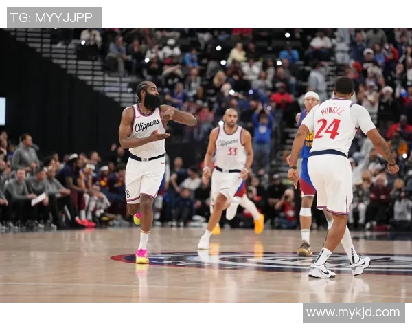 詹姆斯·哈登史诗级三双创NBA历史纪录,季后赛三双新高引领快船未来展望