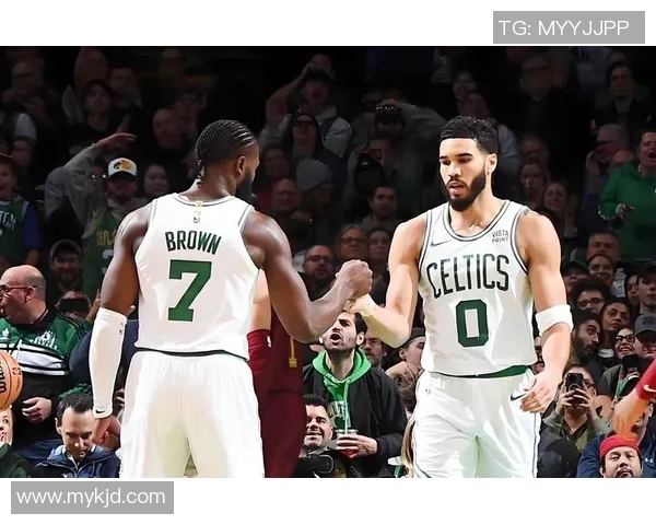 25号掘金与湖人激战一触即发球迷期待精彩对决与精彩表现